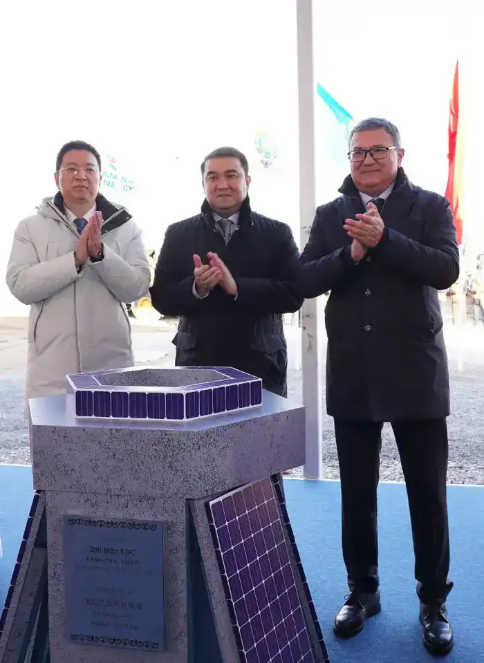 В ТУРКЕСТАНСКОЙ ОБЛАСТИ НАЧАЛОСЬ СТРОИТЕЛЬСТВО СОЛНЕЧНОЙ ЭЛЕКТРОСТАНЦИИ МОЩНОСТЬЮ 300 МВТ (10)