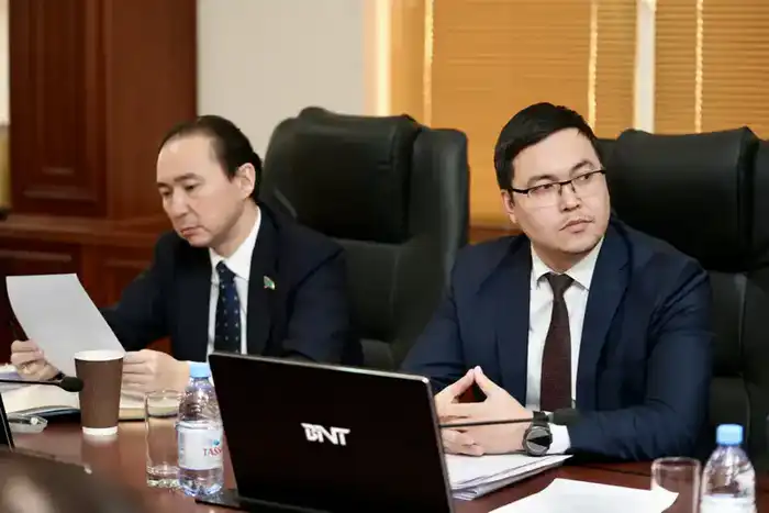 Обсуждение инициатив по недропользованию и НИОКР на заседании Общественного совета при Минэнерго {city2}