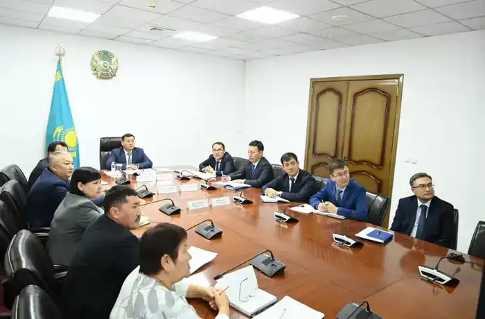 В Кызылорде обсудили реализацию программы «Таза Қазақстан»: планируется посадка 2 миллиардов деревьев и создание детского лагеря {city2}