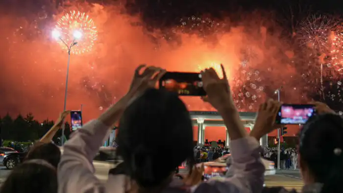 Международные традиции запуска салютов в Новый год: как избежать штрафов в Казахстане {city2}