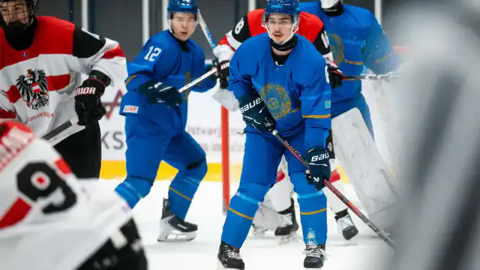 Сборная Казахстана по хоккею одержала волевую победу над Австрией на ЧМ U-20, отыгравшись с 0:4 {city2}