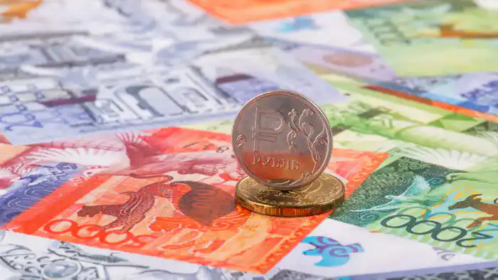 Курс рубля и обман на миллиард: Казахстан столкнулся с финансовыми скандалами 11 декабря {city2}