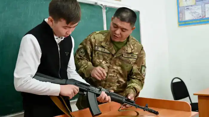 Обновление правил начальной военной подготовки в Казахстане: шаг к патриотическому воспитанию молодежи {city2}
