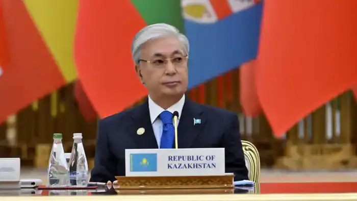 Токаев в Ашхабаде: Казахстан поддерживает мирные переговоры по Украине {city2}