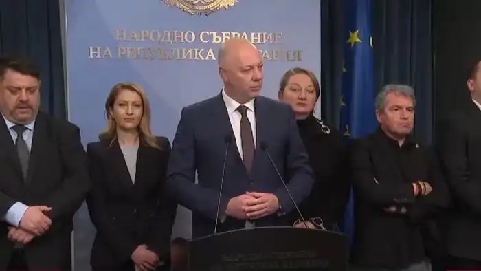 Правительство Болгарии уходит в отставку после массовых протестов: Премьер-министр Росен Желязков объявил о решении перед шестым голосованием {city2}