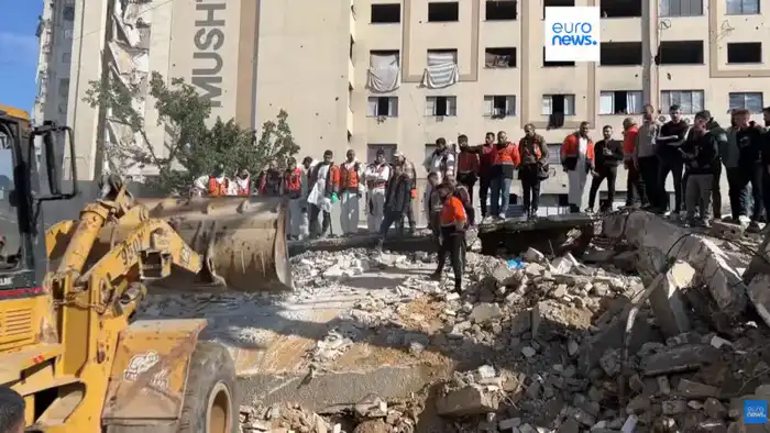 В Газе под обломками многоэтажного дома найдены останки 45 человек: тела доставлены в центральную больницу Аш-Шифа {city2}