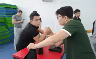 В Астане стартовал турнир по армрестлингу среди студентов