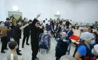 Глава региона Нурдаулет Килыбай вручил подарки получателям услуг Центра специальных социальных услуг № 2 в преддверии Нового года