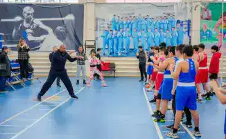 Мастер-класс Роя Джонса для юных боксеров в Астане