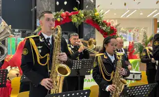 Военные отметили День Независимости с торжественными мероприятиями по всей стране