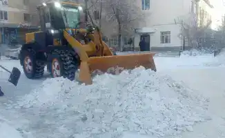 В Астане продолжаются масштабные снегоуборочные работы с привлечением тысяч дорожных рабочих и спецтехники