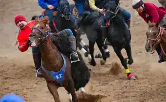 В Актобе прошел этнофестиваль «Сыбаға» с праздником «Салбурын» и соревнованиями по национальным видам спорта