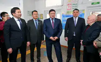 Аким области Берик Уали встретился с жителями села Тарбагатай для обсуждения проблем водоснабжения, медицины и транспорта