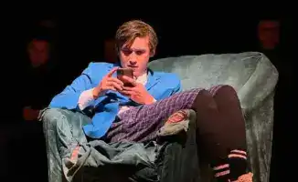 Тишина на сцене: комедия о социальных проблемах