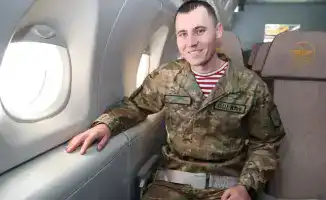 Солдаты открывают подарки: Новый год в армии!