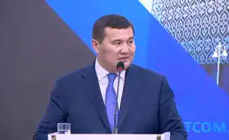 Аким Кызылординской области предупреждает о последствиях манипуляций с общественным мнением через фальшивые лайки и комментарии учителей