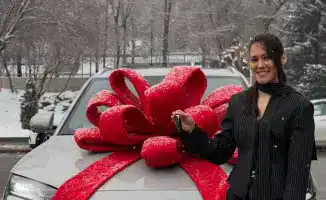 Казахстанские чемпионки мира по боксу Алуа Балкибекова и Назым Кызайбай получили дорогие подарки, что подчеркивает важность поддержки спортсменов и их вклада в развитие спорта в стране.