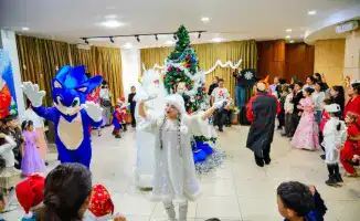 В столичном Доме дружбы прошла благотворительная новогодняя елка для детей с особыми потребностями