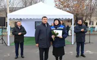 Аким области встретился с работниками «Қызылорда автобус паркі» и «Қызылорда су жүйесі» для поздравления с Новым годом