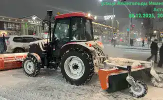 В Астане ночью работает более 1000 единиц спецтехники для уборки снега