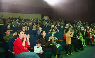 Министр обороны зажег елку и радость детей!