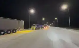 150 грузовиков в метели: полицейские на страже!