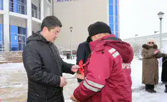 Жанаозен усиливает систему здравоохранения: переданы 5 новых машин скорой помощи