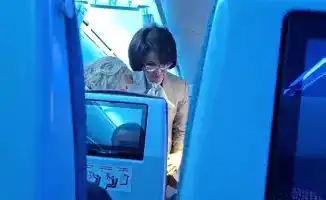 Министр здравоохранения Акмарал Альназарова прокомментировала видео помощи пассажиру на борту самолёта