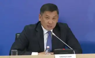 На брифинге правительства глава КТЖ Талгат Алдыбергенов удивил присутствующих своей реакцией на вопросы журналистов, что вызвало активное обсуждение в социальных сетях. Представители компании пояснили произошедшее, отметив, что ситуация была вызвана неожи