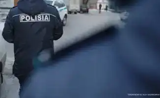 В Астане полиция проводит поквартирные обходы для проверки регистрации жильцов в преддверии новогодних праздников.