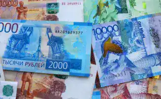 Слабый рубль: как падение цен на нефть в России отразится на экономике Казахстана?