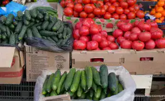 В Казахстане с 6 января начнут контролировать цены на 14 социальных продуктов, включая фарш, огурцы и помидоры