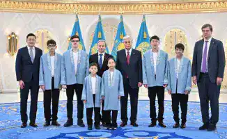Токаев встретился с юными шахматными талантами в Алматы