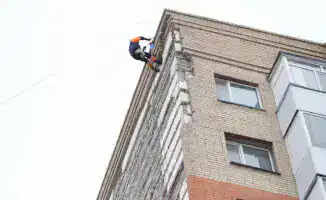 Трагедия в Астане: фельдшер погиб в результате обрушения фасада жилого дома, депутаты Мажилиса требуют разобраться в ситуации с безопасностью строительства