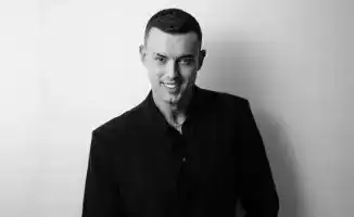 Учитель с татуировками: как Игорь Гноевой разрывает стереотипы и зажигает TikTok, превращая уроки в яркие шоу