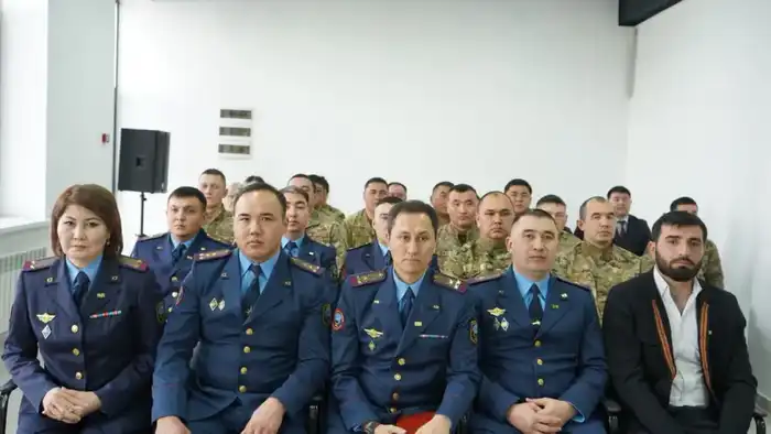 Героизм и гражданская ответственность: награждение спасителя подростков в Алматинской области {city2}