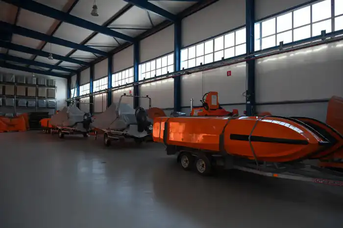 Глава МЧС посетил Северо-Каспийскую экологическую базу реагирования в Атырау (3)