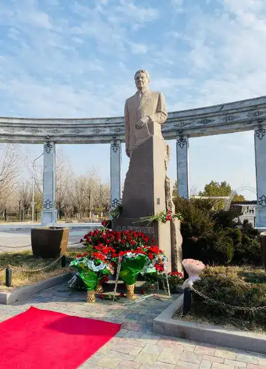 Память о Динмухамеде Конаеве: укрепление общественного единства и патриотизма {city2}