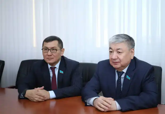 На перекрестке идей: Нурдаулет Килыбай и сенаторы строят мосты для будущего Мангистау {city2}
