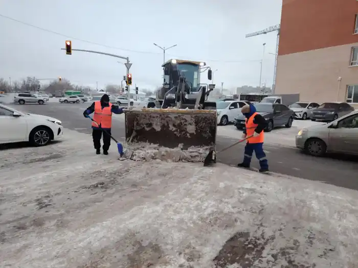 Астана очищается от снега: 1,5 тысячи спецмашин {city2}