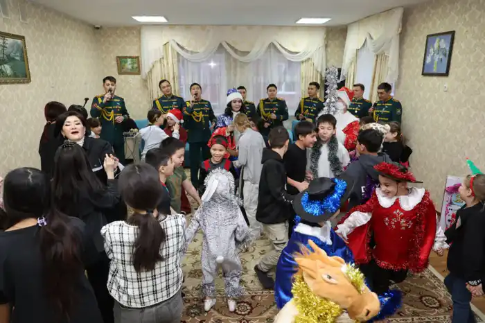 Военнослужащие Национальной гвардии поздравили воспитанников детских домов с Новым годом (5)