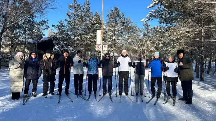 В Астане группа пенсионеров занимается лыжным спортом и зимним плаванием (3)