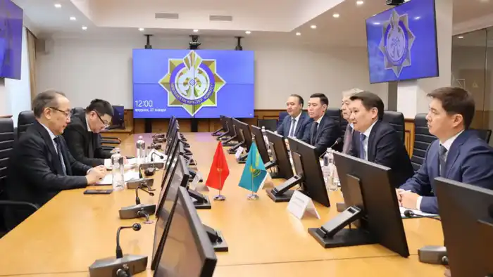 Рабочая встреча Казахстана и Кыргызстана: обсудили перспективы двустороннего сотрудничества в сфере таможенного администрирования {city2}