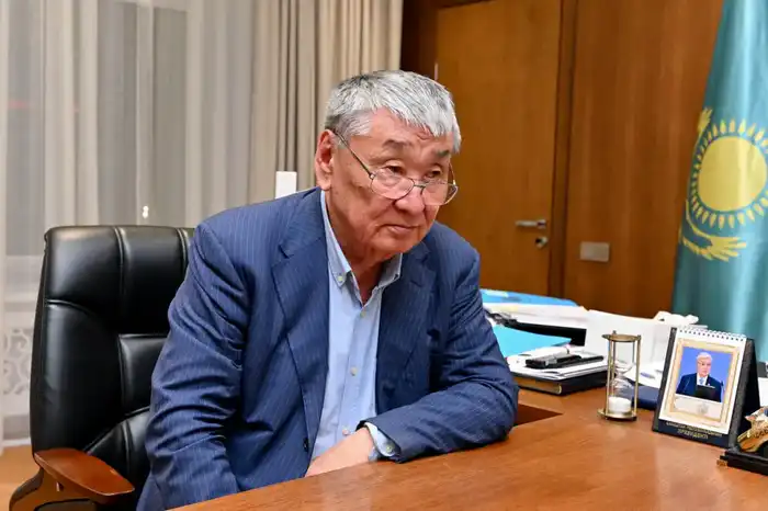 Встреча акима области с поэтом Иранбеком Оразбаевым: обсуждение культурных инициатив и празднования 180-летия Абая {city2}