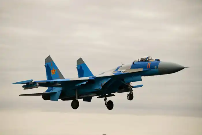 Учебно-тренировочные полеты: военные летчики достигли более 12 тысяч часов налета {city2}