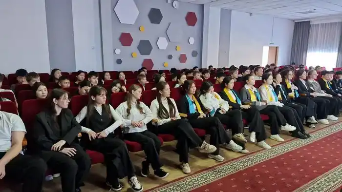 Будущее начинается с чистоты: специалисты МРЦ Карагандинской области прочитали эколекцию для школьников (6)