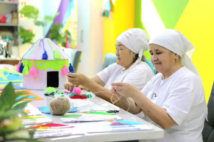 В ТУРКЕСТАНЕ ЦЕНТР АКТИВНОГО ДОЛГОЛЕТИЯ ОБСЛУЖИВАЕТ 5 000 ПЕНСИОНЕРОВ {city2}