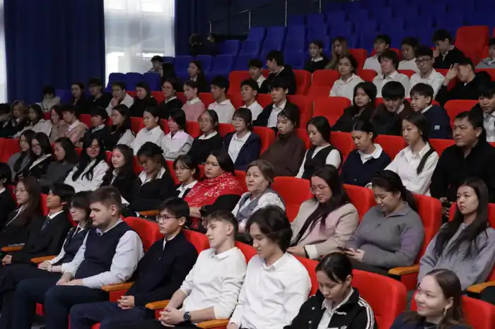 «Финансовый щит»: студенты и школьники Астаны защищаются от мошенников в игре «Qarzhy Saqshysy» {city2}