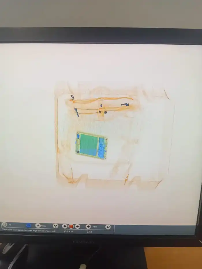 Мобильный телефон не прошёл через решётку изолятора! {city2}