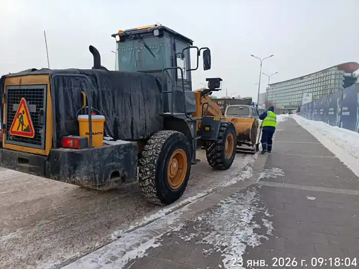В борьбе со снегом в Астане задействовано более 1300 единиц спецтехники (7)